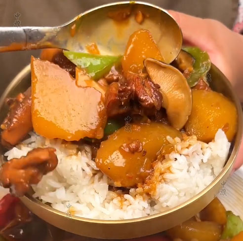 黃燜雞米飯.jpg 黃燜雞米飯.jpg
