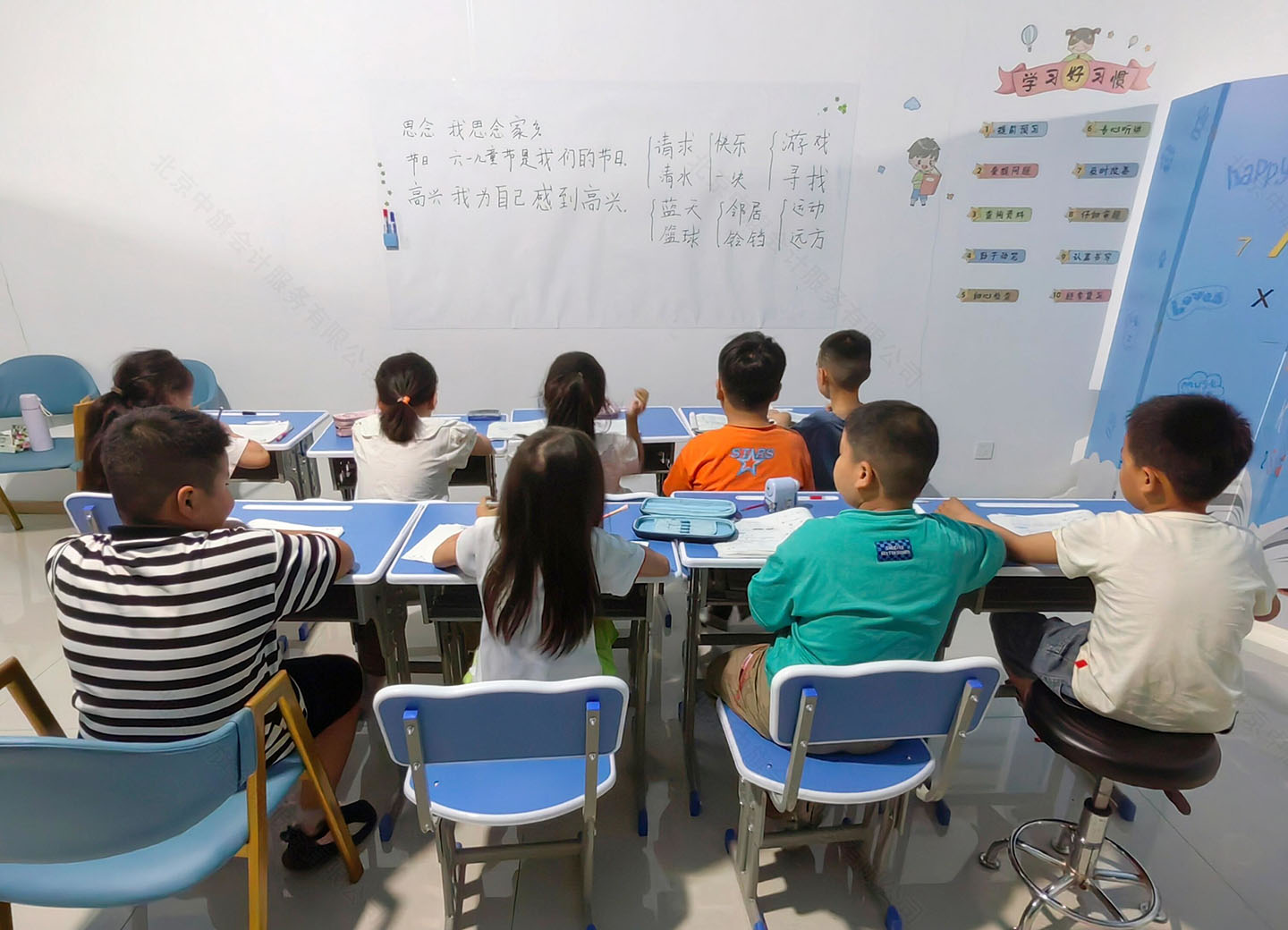 可愛的孩子們正在學習.jpg 可愛的孩子們正在學習.jpg