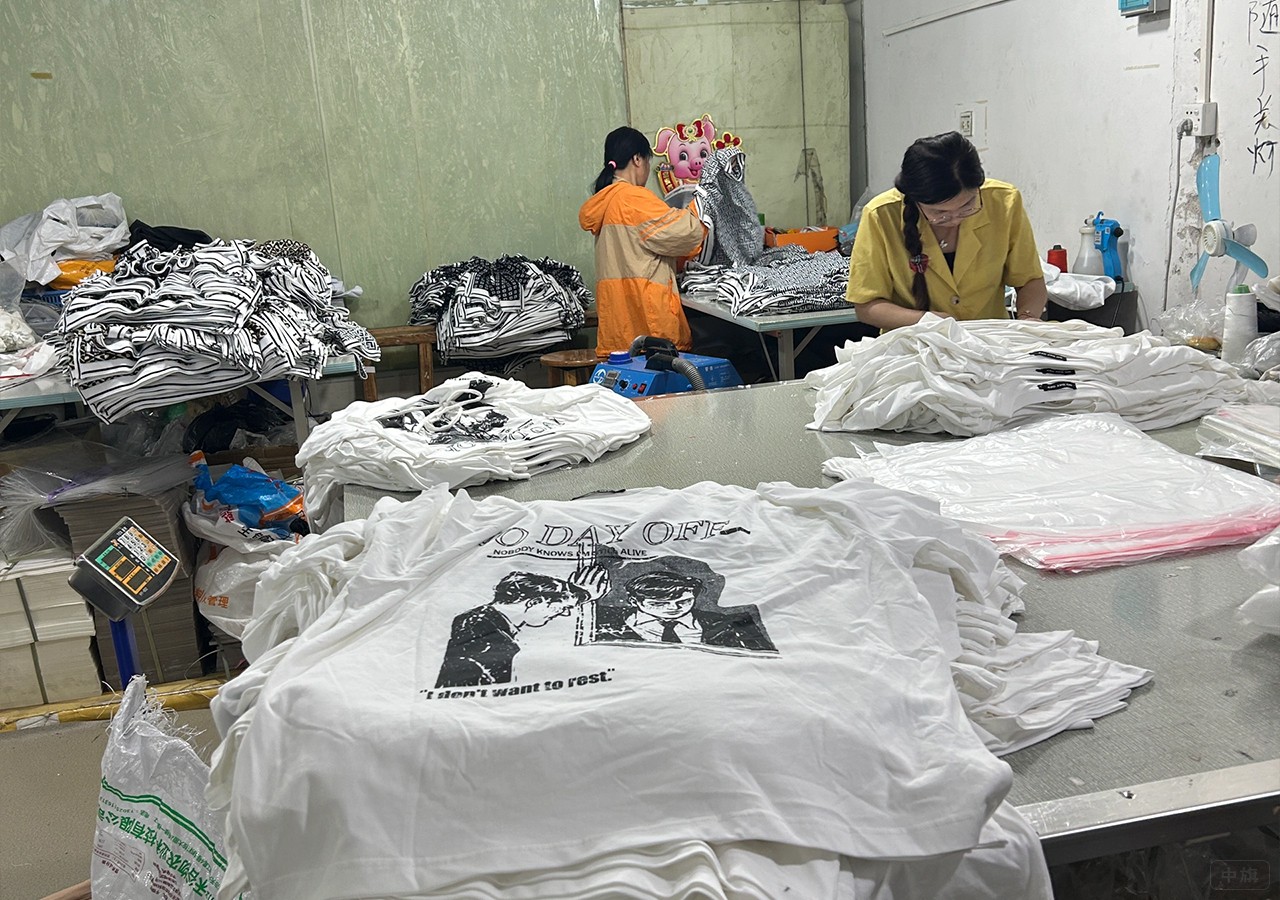 衣服開始打包然后準備發貨了 衣服開始打包然后準備發貨了
